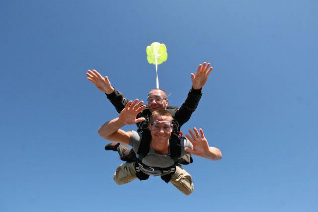 1245 saut en parachute tandem