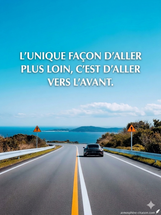 Voiture de sport noire sur une route côtière avec la citation L'unique façon d'aller plus loin, c'est d'aller vers l'avant